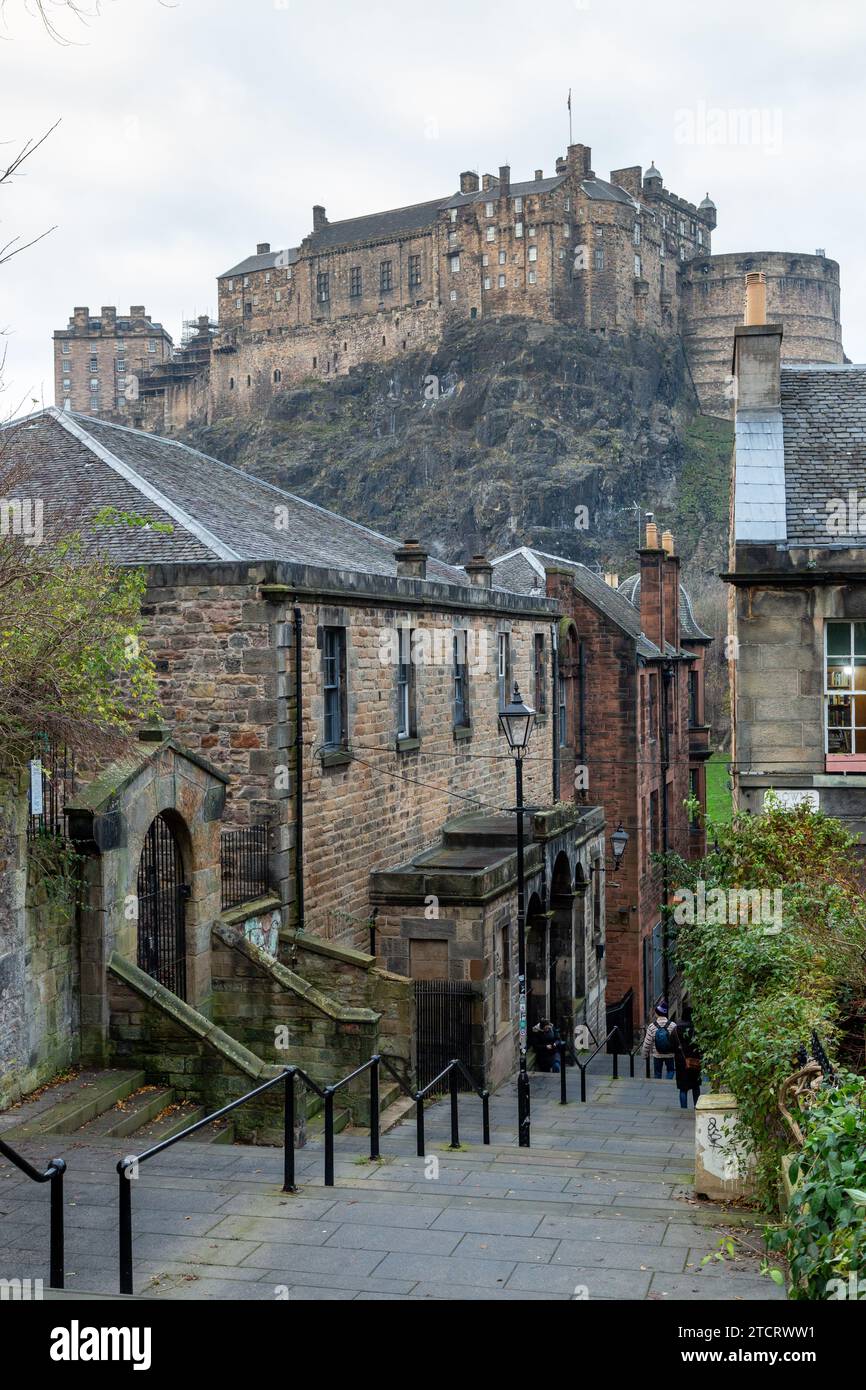 Ein klassischer Blick auf Edinburgh Castle vom Vennel Edinburgh Stockfoto