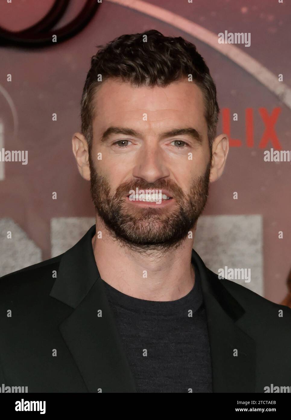 Hollywood, Ca. Dezember 2023. Stuart Martin bei der LA Premiere von NETFLIX' Rebel Moon - Part One: A Child of Fire am 13. Dezember 2023 im TCL Chinese Theatre in Hollywood Kalifornien. Quelle: Faye Sadou/Media Punch/Alamy Live News Stockfoto