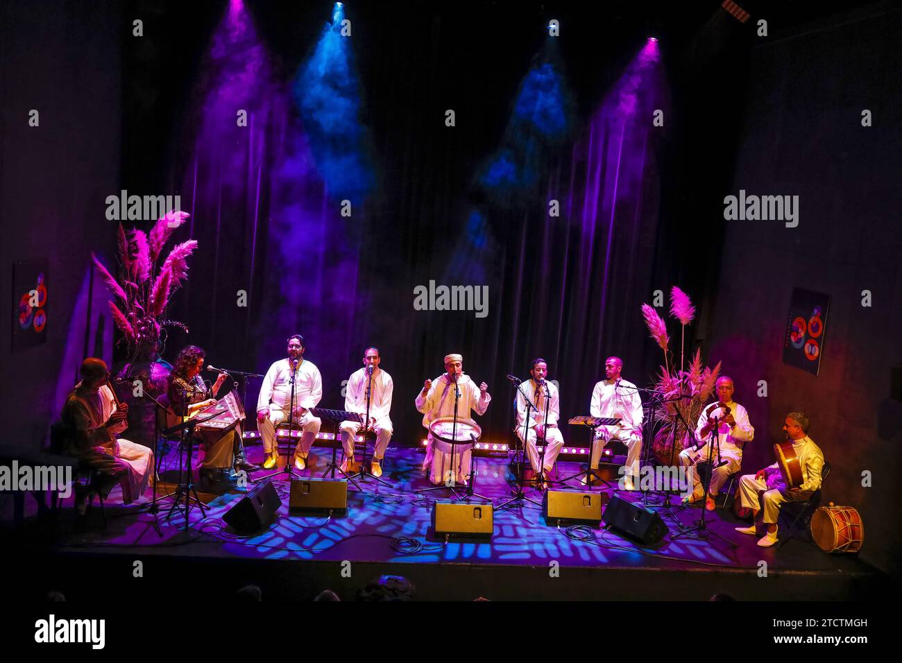 Abdelkader Ghayt und das Samaa Orchestra treten 360 in der Pariser Musikfabrik auf (Laylat Al Qadr muslim Festival) in Paris, Frankreich Stockfoto