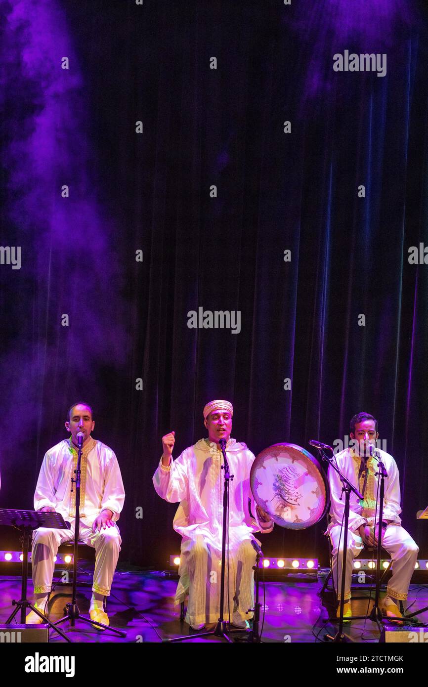 Abdelkader Ghayt und das Samaa Orchestra treten 360 in der Pariser Musikfabrik auf (Laylat Al Qadr muslim Festival) in Paris, Frankreich Stockfoto