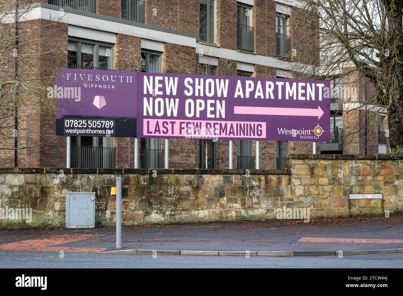 New Show Apartment Schild, Berryhill Road, Giffnock, Glasgow, Schottland, Großbritannien, Europa Stockfoto
