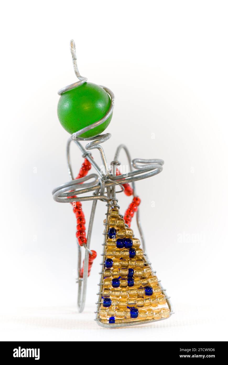 November 2007: Afrikanischer Weihnachtsschmuck: Ein Engel aus Draht und Perlen, der an einem Baum gehängt werden soll. Stockfoto