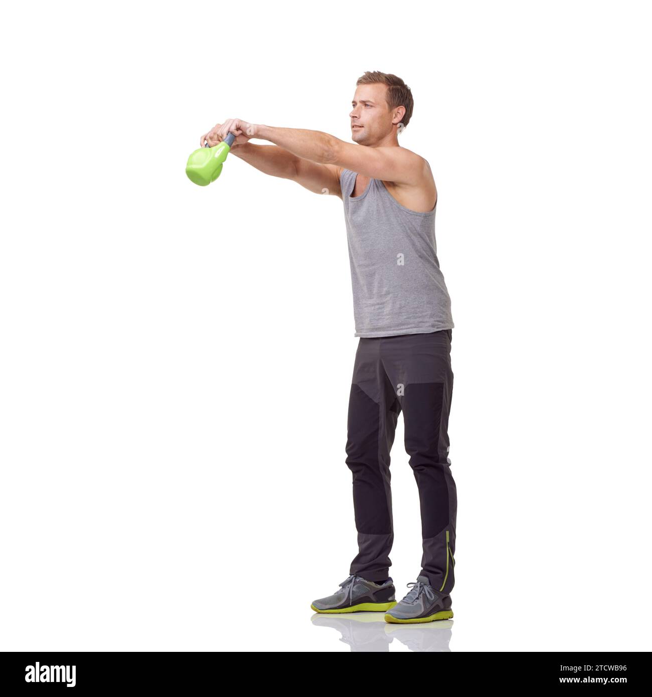 Training, starker und Studiomann mit Kettlebell für das Wachstum der Armmuskulatur, die Kraftentwicklung oder das Gewichtheben. Fitnessgeräte, aktiv Stockfoto