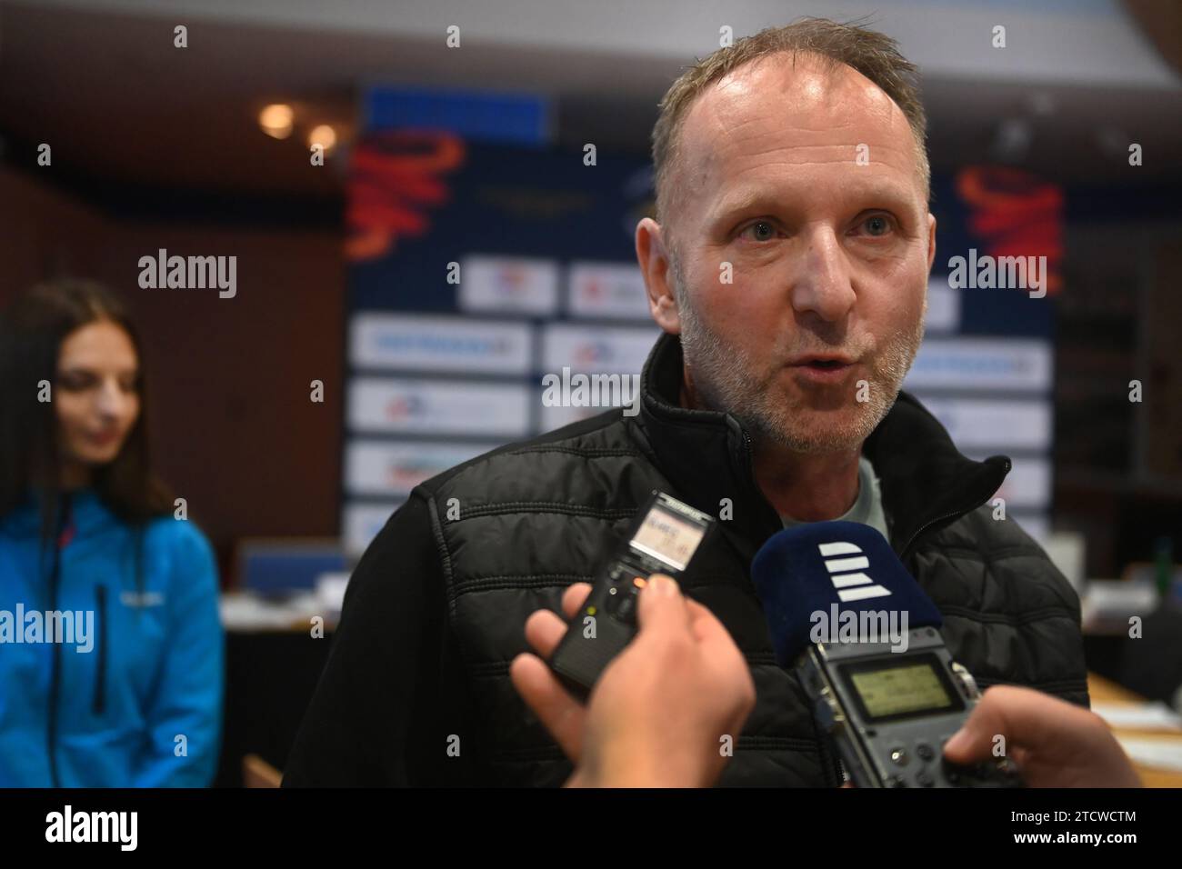 Ostrava, Tschechische Republik. Dezember 2023. Coach Ivo Pistek während der Pressekonferenz vor dem 63. Ostrava Golden Spike jährlichen Leichtathletik-Event am 14. Dezember 2023 in Ostrava (Tschechische Republik). Die 63. Ausgabe wird für den 28. Mai 2024 im Rahmen der World Athletics Continental Tour vorbereitet. Quelle: Jaroslav Ozana/CTK Photo/Alamy Live News Stockfoto