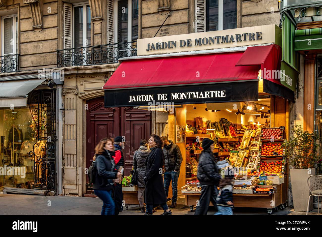 Jardin de Montmartre ein Obst- und Gemüseladen in der Rue des Abbesses in Montmartre im 18. Arrondissement von Paris, Frankreich Stockfoto