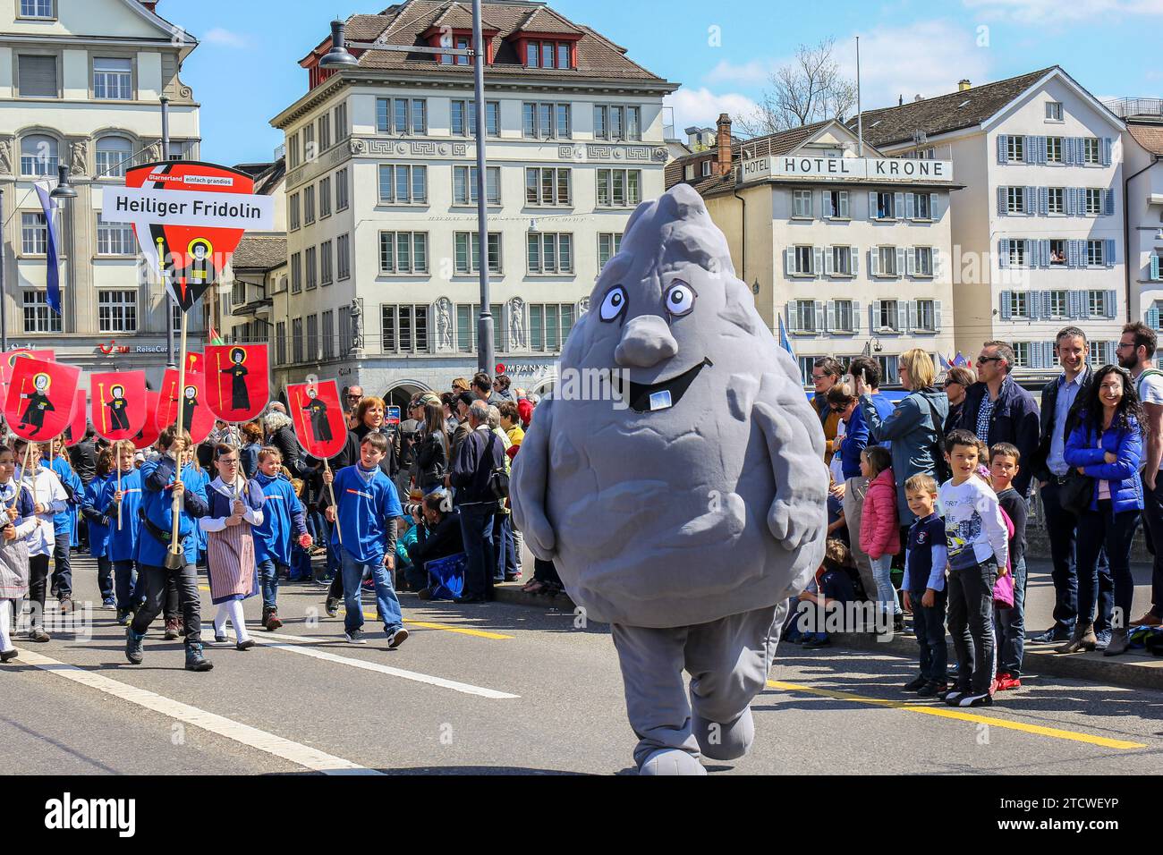Zürich, Schweiz - 23. 2017. April: Sechselauten Parade. Sechselauten ist ein tradtioneller Frühlingsurlaub in der Stadt Zürich, um den Winter e zu feiern Stockfoto