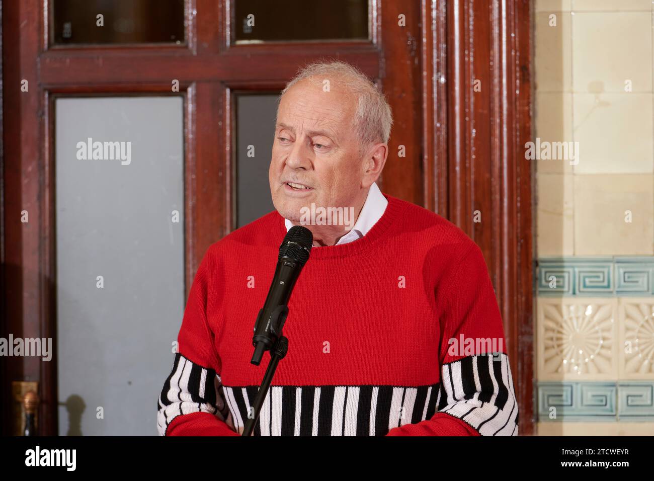 Gyles Brandreth beim Oldie Literary Lunch 12-12-23 Stockfoto