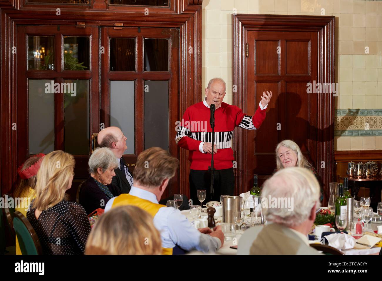 Gyles Brandreth beim Oldie Literary Lunch 12-12-23 Stockfoto