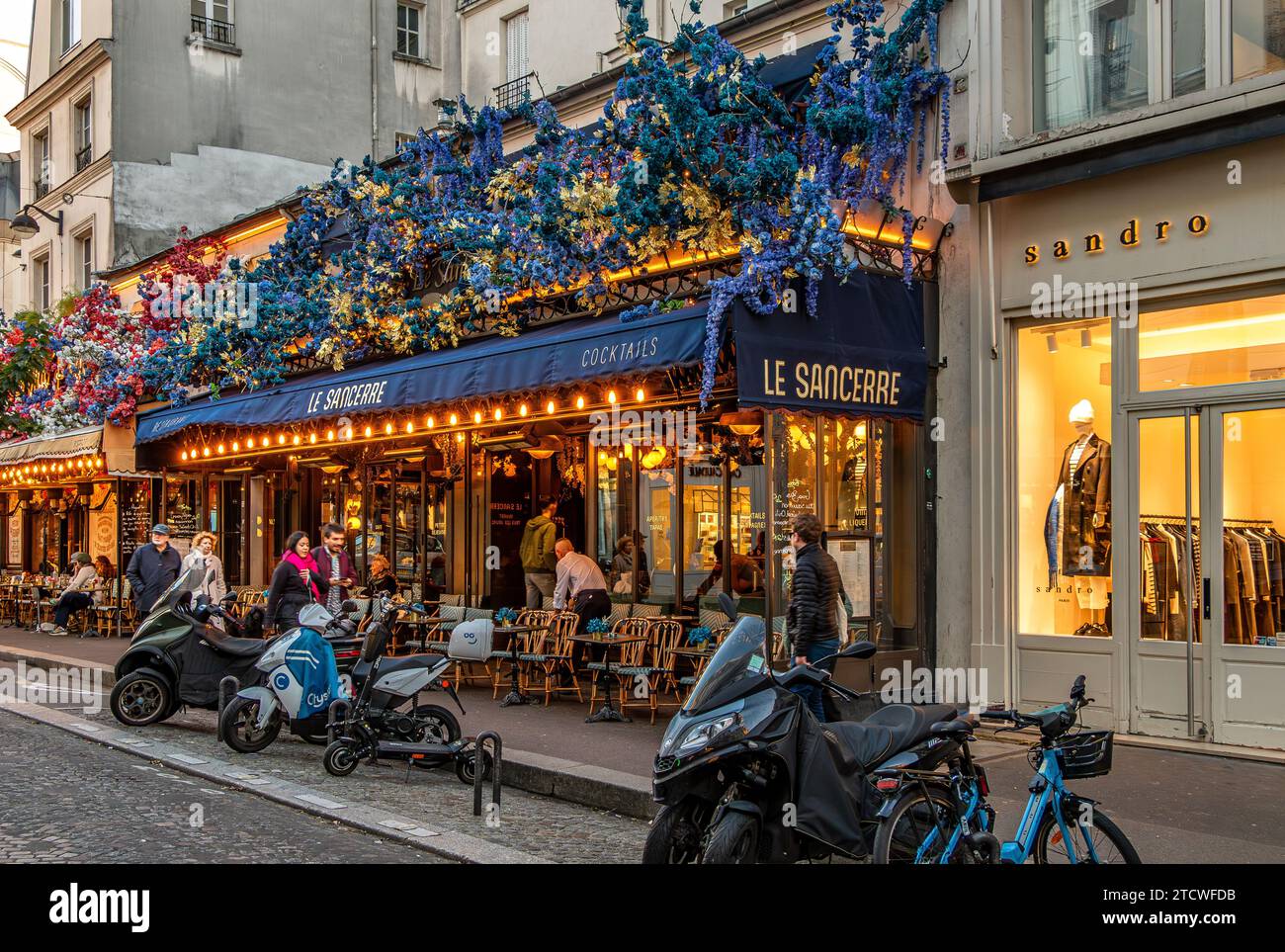 Le Sancerre in der Rue des Abbesses, eine französische Brasserie, Café in Montmartre im 18. Arrondissement von Paris, Frankreich Stockfoto