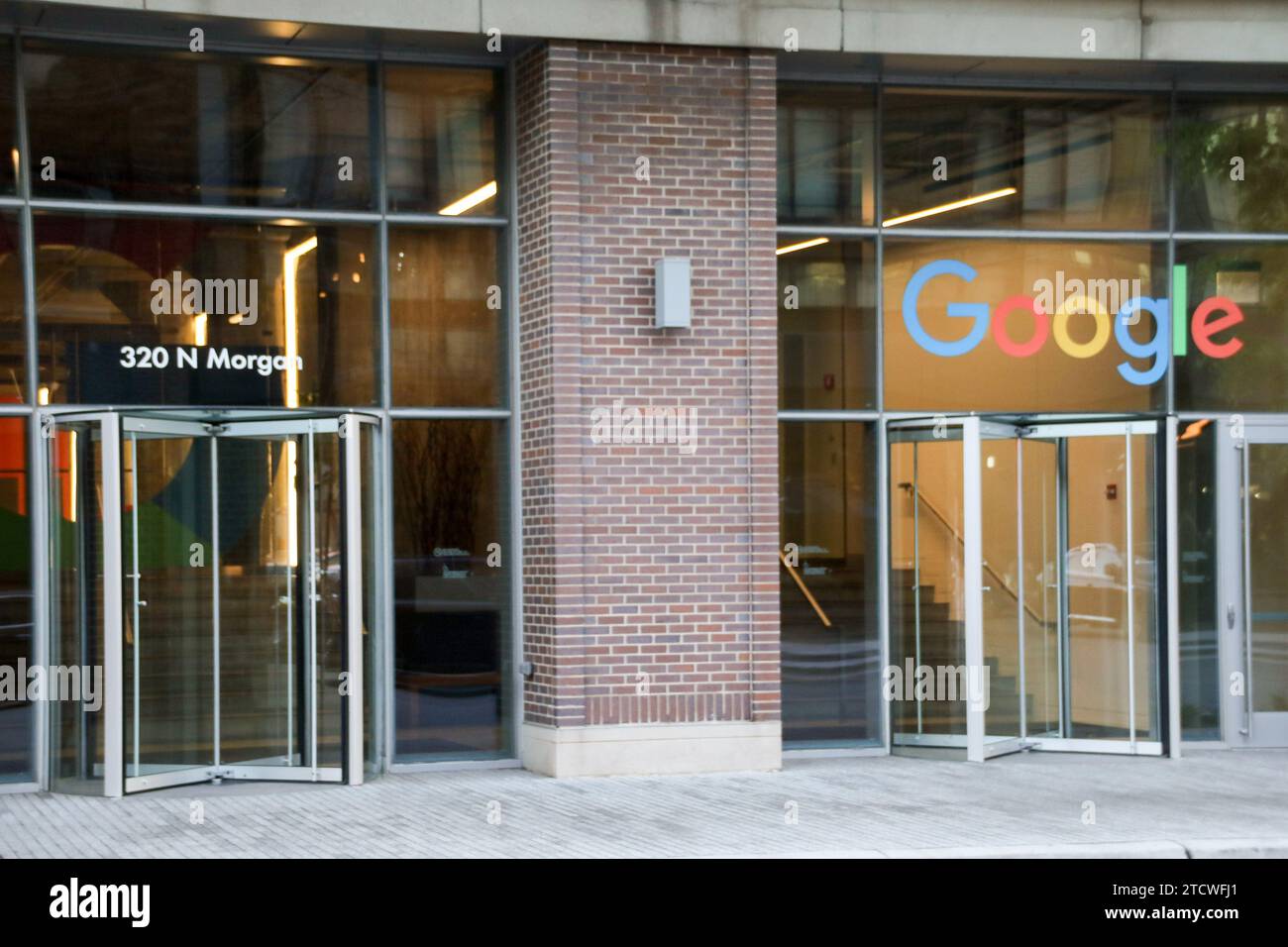 Google wird seinen derzeitigen Hauptsitz im Midwest-Viertel Fulton Market verlassen. Der Unternehmensstandort Morgan Street ist hier in Chicago am 23. Mai 2018 zu sehen. Der Tech-Riese wird das James R. Thompson Center in der Innenstadt von Chicago renovieren und das berühmte 17-stöckige Atrium erhalten, aber das vordere Äußere durch dreifach verglaste Glas ersetzen, um das Gebäude energieeffizienter zu machen. (Foto: Alexandra Buxbaum/SIPA USA) Credit: SIPA USA/Alamy Live News Stockfoto