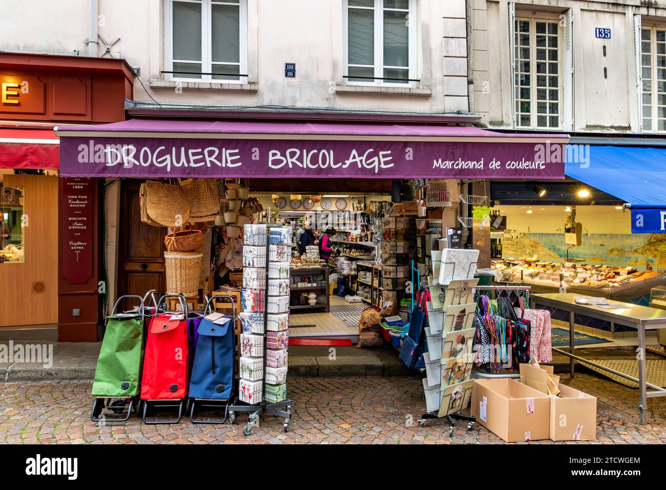 Droguerie Bricolage ein Baumarkt in der Rue Mouffetard im 5. Arrondissement von Paris, Frankreich Stockfoto