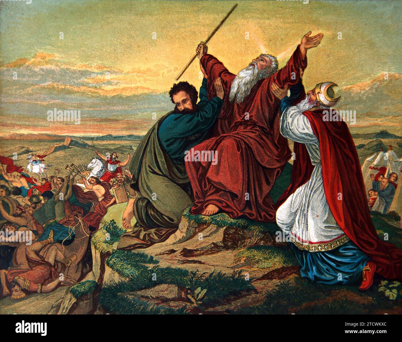 Illustration von Aaron und Hur, die Moses bleiben, Hände aus der antiken Bibel - Aaron und Hur Sat Moses auf einem Felsen und hielten seine Hände so lange hoch wie seine Stockfoto