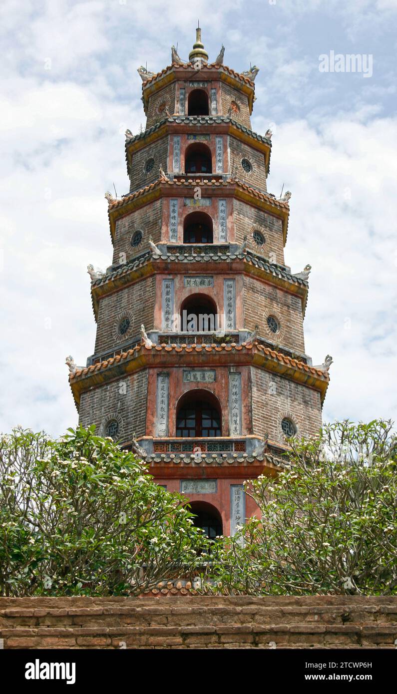Thien Mu Pagode in Hue City, der ehemaligen Hauptstadt Vietnams. Stockfoto