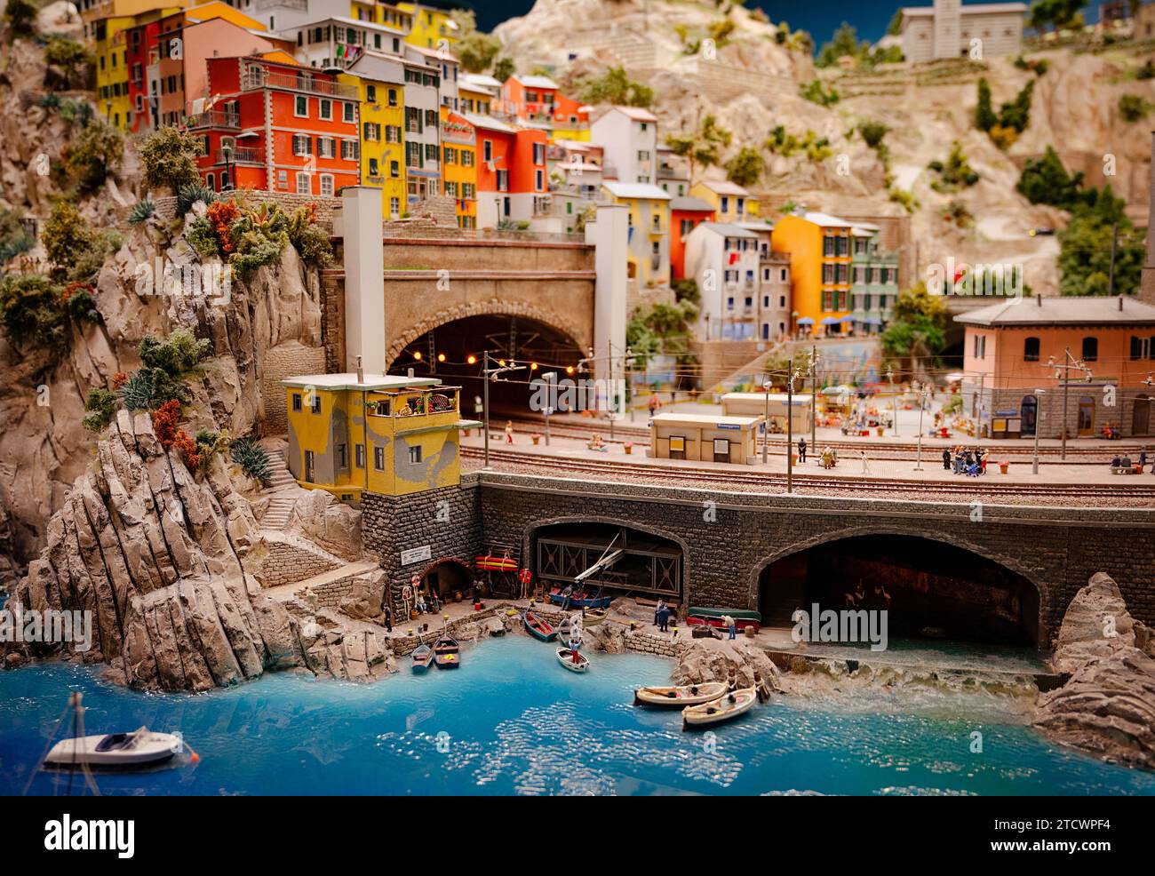 Miniatur Wunderland Hamburg in Deutschland, Bahnhof Riomaggiore in Italien, Museum mit Miniatur-Modellbau der Welt Stockfoto