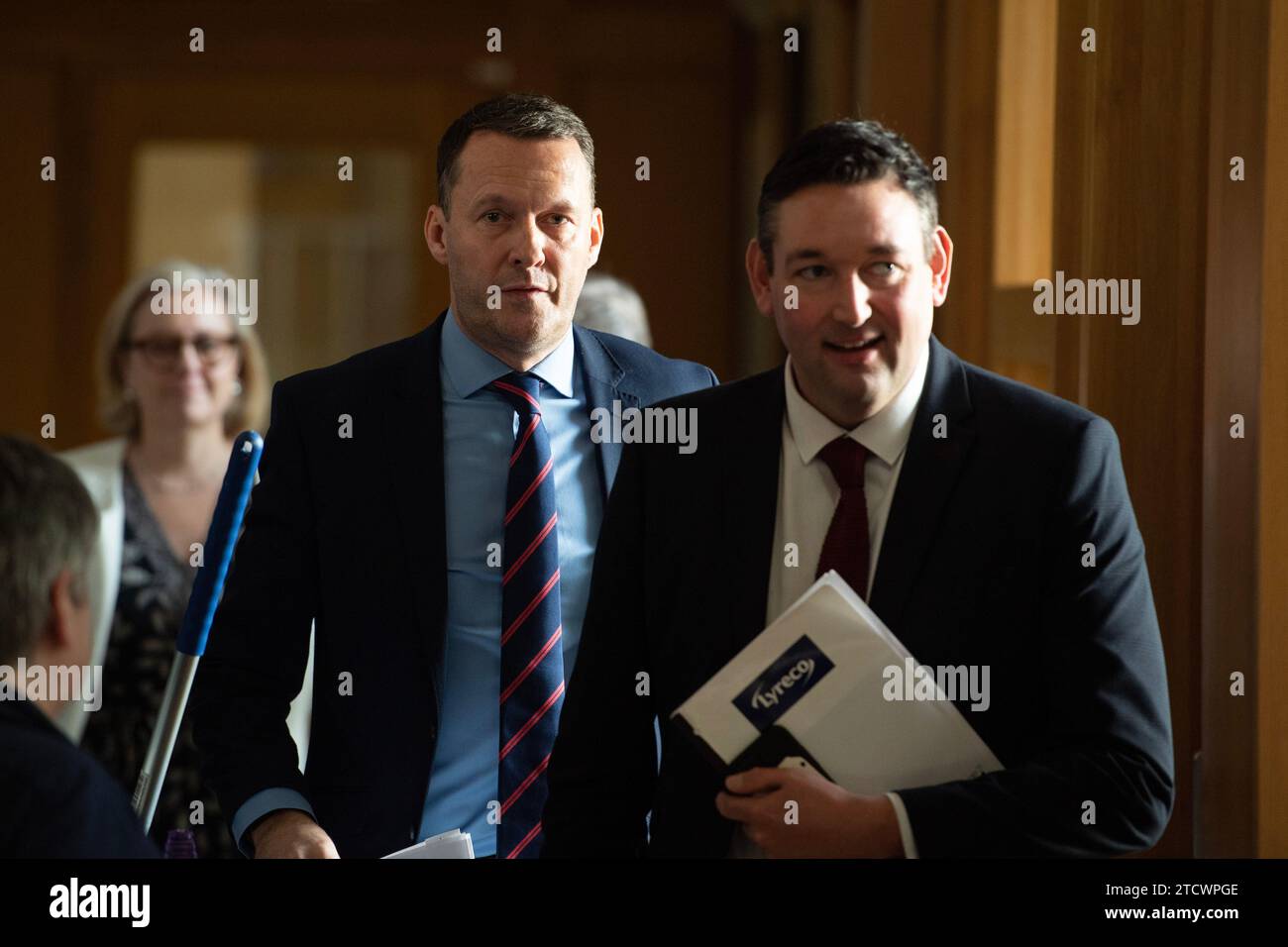 Edinburgh, Schottland, Großbritannien. Dezember 2023. ABBILDUNG: Russell Findlay MSP. Wöchentliche Sitzung der ersten Ministerfragen in Holyrood im schottischen Parlament. Credit: Colin D Fisher Credit: Colin Fisher/Alamy Live News Stockfoto