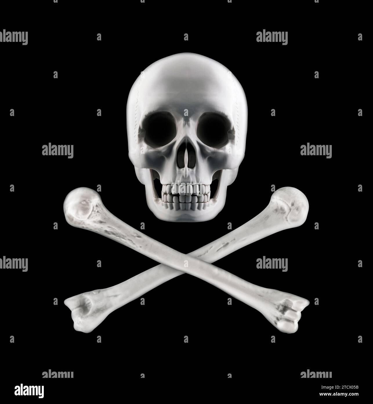 Menschlicher Schädel mit gekreuzten Knochen isoliert auf schwarzem Hintergrund, Piratenfahne Stockfoto