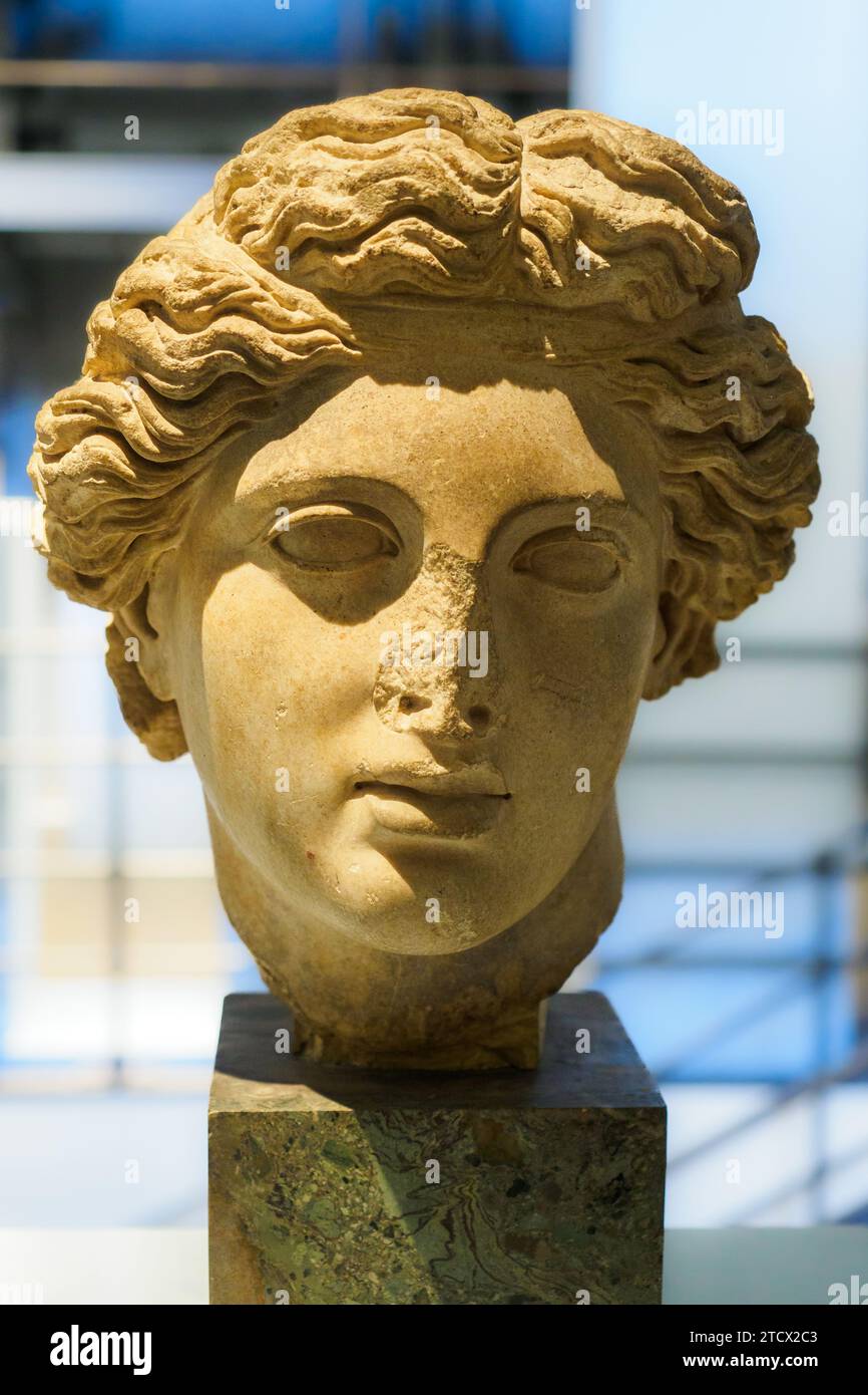 Kopf des Dionysos - griechischer Inselmarmor, Kopie nach griechischem ...