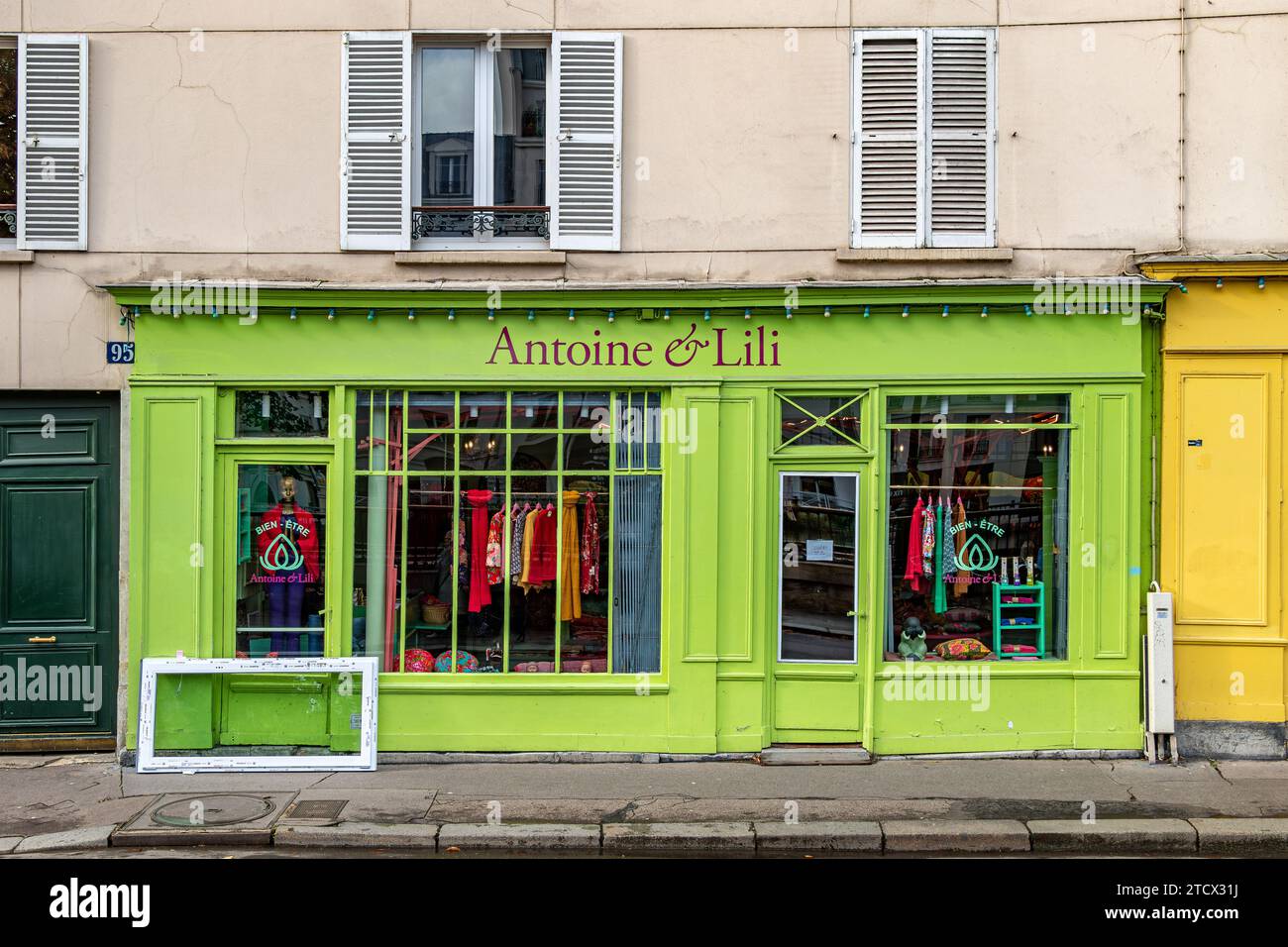 Antoine & Lili ein Damenkleidungsgeschäft in Paris, Frankreich am Quai de Valmy in der Nähe des Canal Saint-Martin im 10. Arrondissement von Paris, Frankreich Stockfoto