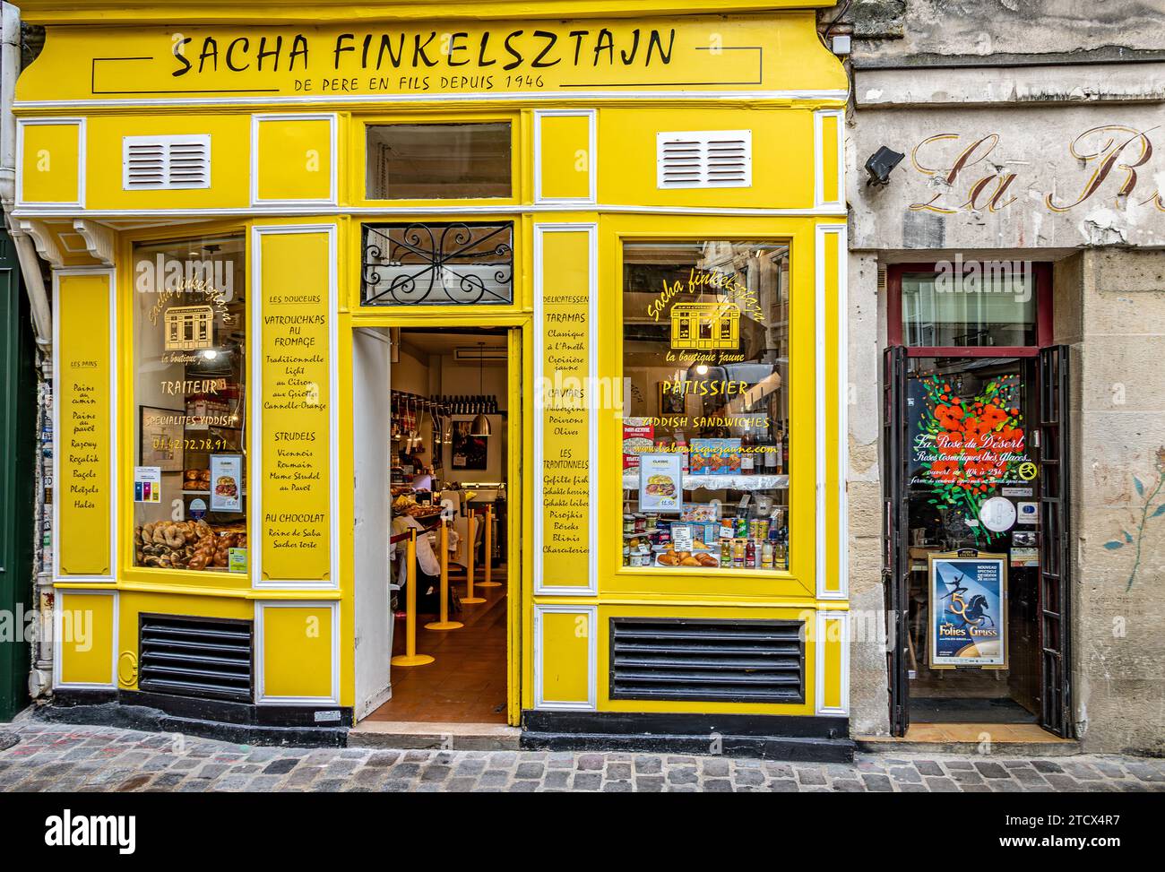 Sacha Finkelsztajn - La Boutique Jaune ein Geschäft, das traditionelle jüdische Backwaren, Sandwiches und Lebensmittel im Pariser Marais-Viertel anbietet Stockfoto