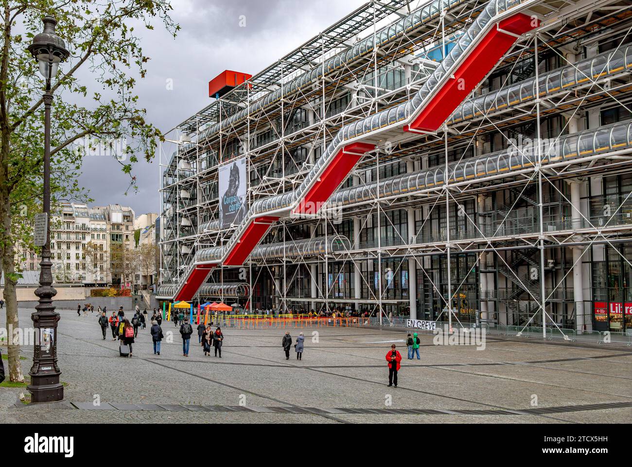 Das Äußere des Centre Pompidou ist ein Wahrzeichen der Architektur des 20. Jahrhunderts in Paris, Frankreich Stockfoto