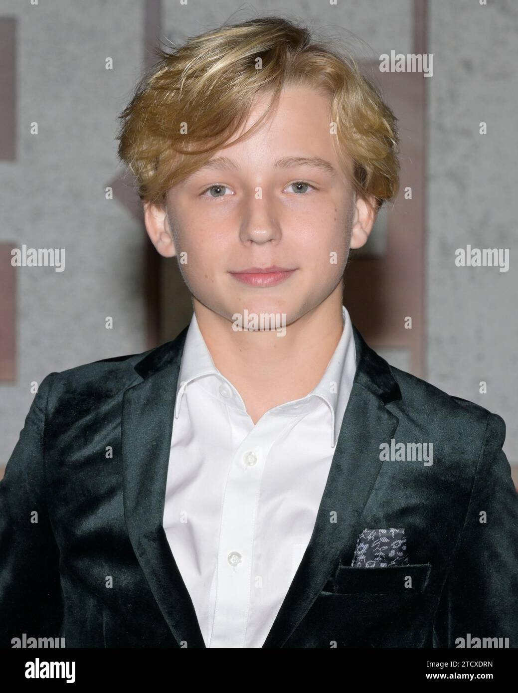 13. Dezember 2023, Hollywood, Kalifornien, USA: Caden Dragomer nimmt an der Premiere von Netflix's „Rebel Moon – Part One: A Child of Fire“ (Bild: © Billy Bennight/ZUMA Press Wire) Teil. Nicht für kommerzielle ZWECKE! Stockfoto