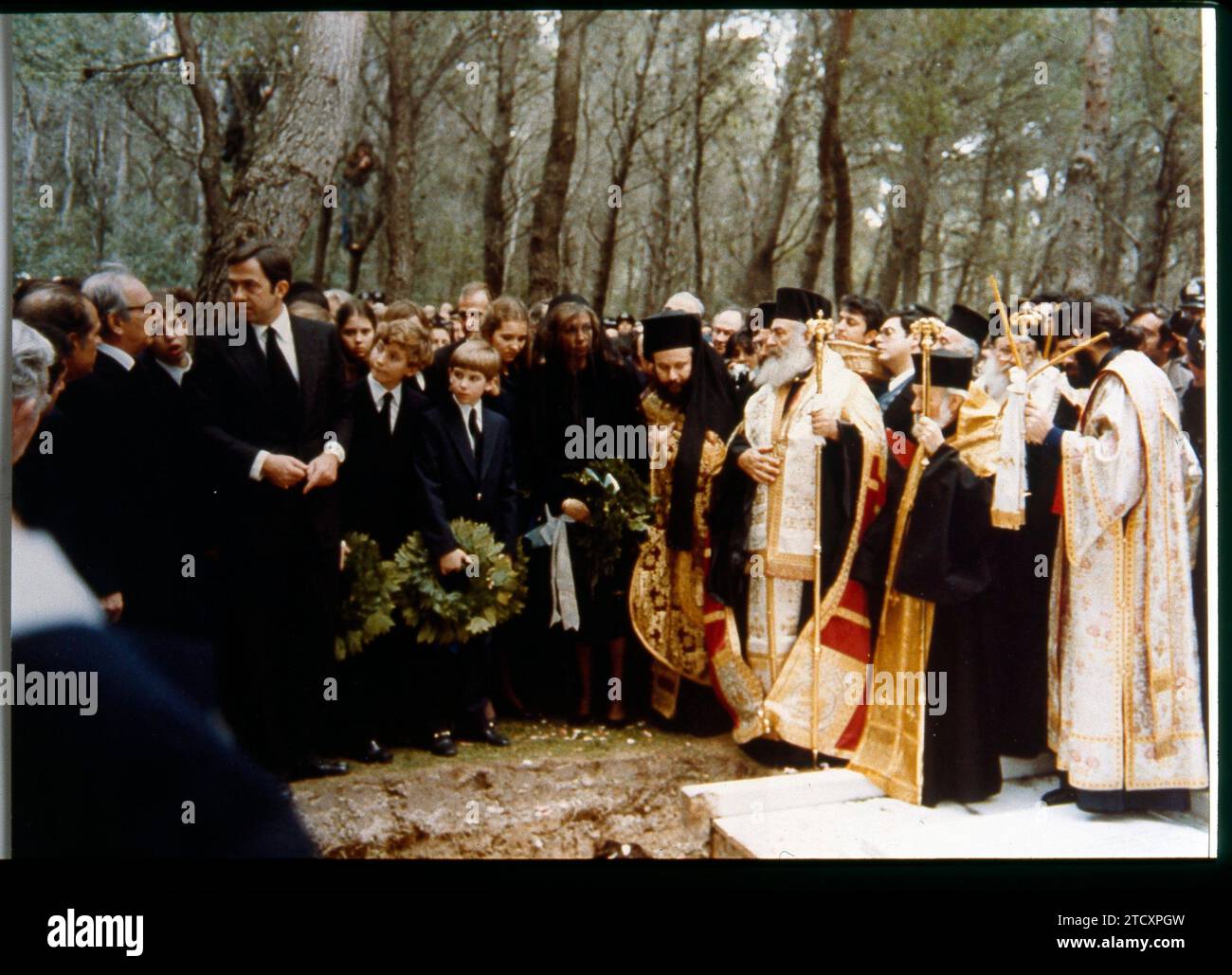 Begräbnis von Königin Mutter Federica auf dem Anwesen Tatoi im Februar 1981. Auf dem Bild sind König Konstantin von Griechenland, Königin Sofia, der Prinz von Asturien und Infantin Elena zu sehen. Dahinter König Don Juan Carlos. Beschreibung: Album / Archivo ABC / Argyropulos Stockfoto