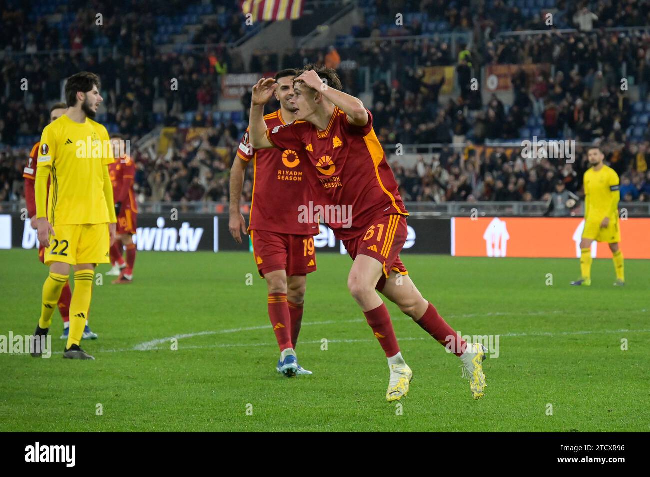 Niccolo Pisilli von AS Roma jubelt nach dem Tor 3-0 in der 92. Minute während des Uefa Europa League Football Matches, Roma vs Sheriff, 14. Dezember 2023 (Foto: AllShotLive/SIPA USA) Credit: SIPA USA/Alamy Live News Stockfoto