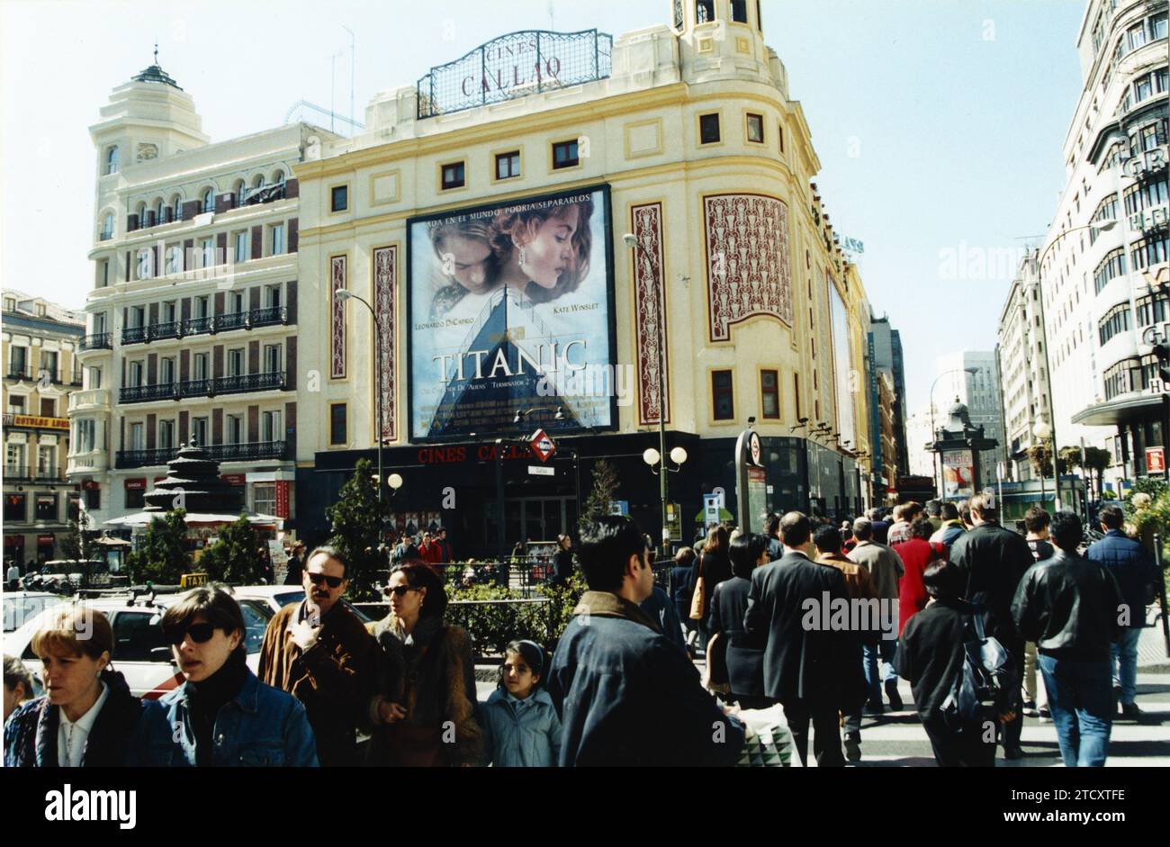 Madrid. März 1998. Plaza de Callao. Das Callao-Kino mit einem Titanic-Poster. Quelle: Album / Archivo ABC / Alejandro Carra Stockfoto