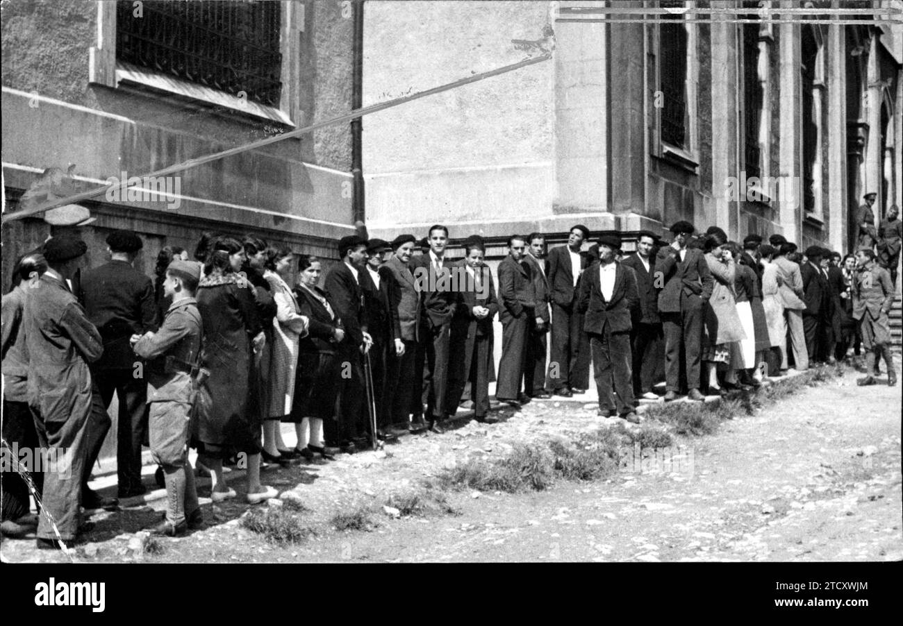 05/31/1935. Schlange vor der Tür der Kaserne und warte auf den Eintritt in den Kriegsrat für die Polecat-Ereignisse. Quelle: Album / Archivo ABC / Mena Stockfoto
