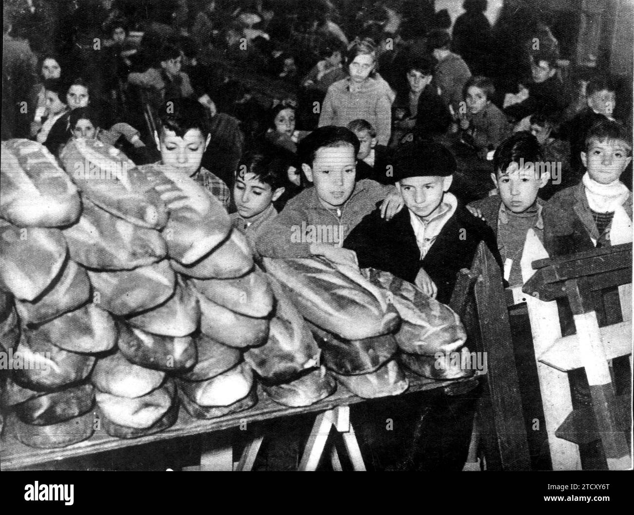 05/31/1937. Kleine baskische Kriegsflüchtlinge im französischen Lager La Palisse, bevor sie von den Gruppen zu ihren letzten Unterkünften aufbrechen. Quelle: Album/Archivo ABC Stockfoto