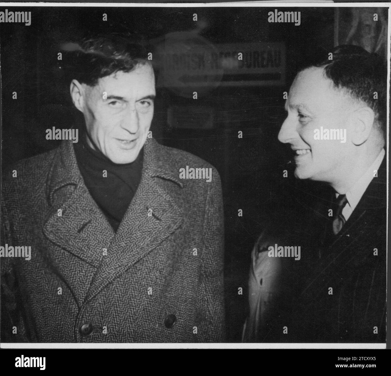 Verleihung der Nobelpreise in Stockholm. Von links nach rechts fotografierten Professor Blackett, Nobelpreisträger für Physik 1948, und Professor Paul Muller, Medizin 1948, vor der Preisvergabe. Quelle: Album/Archivo ABC Stockfoto