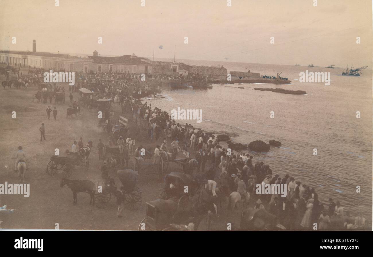 Havanna (Kuba), 14.05.1898. Kubanischer Krieg. Erscheinung der Docks voller Menschen aus der Nachbarschaft, die kamen, um die Abfahrt der spanischen Schiffe zu sehen. Quelle: Album/Archivo ABC Stockfoto