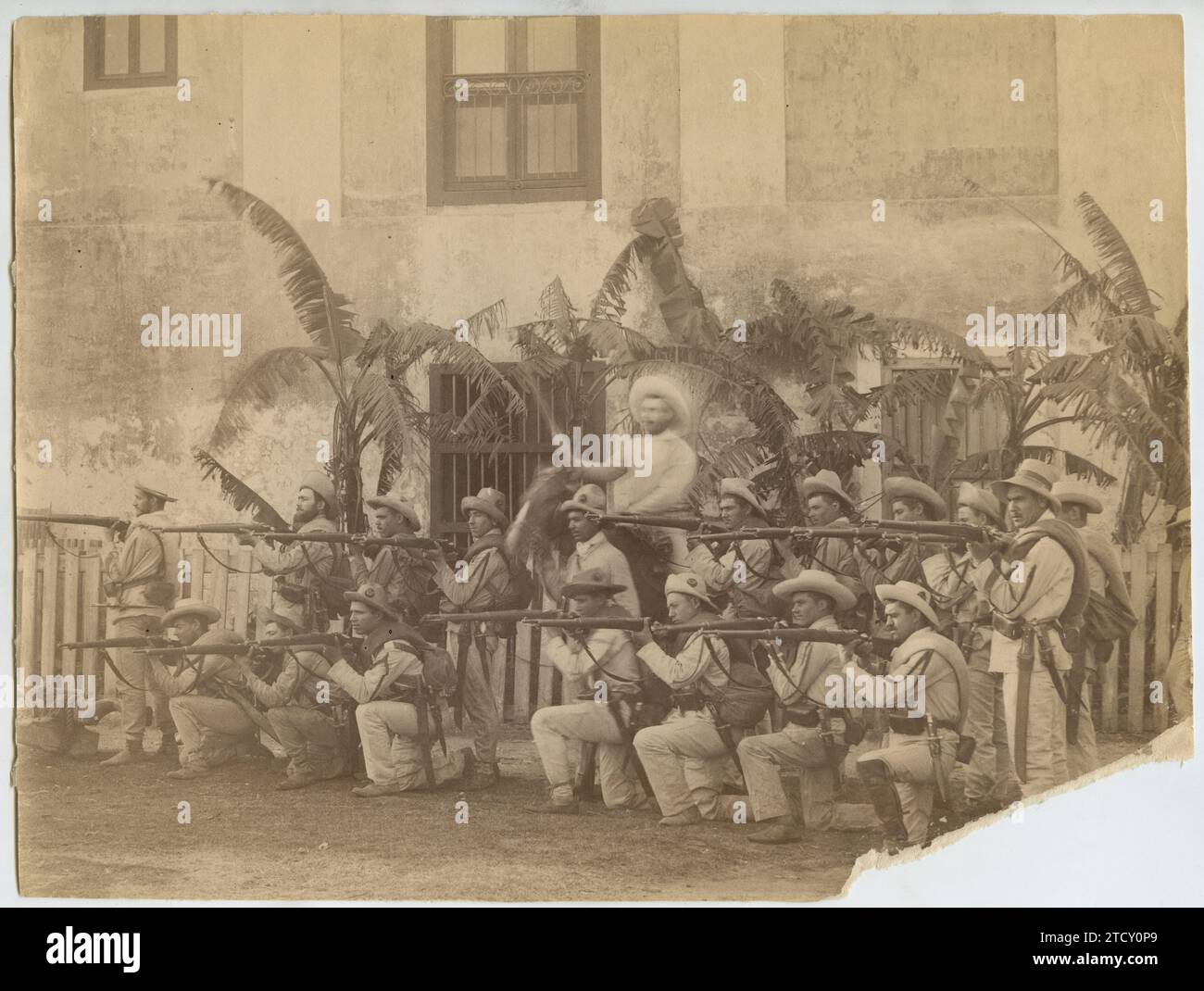 Kuba, Juni 1896. Kubanischer Krieg. Ein Infanterieoffizier führt seinen Zug an. Quelle: Album/Archivo ABC Stockfoto