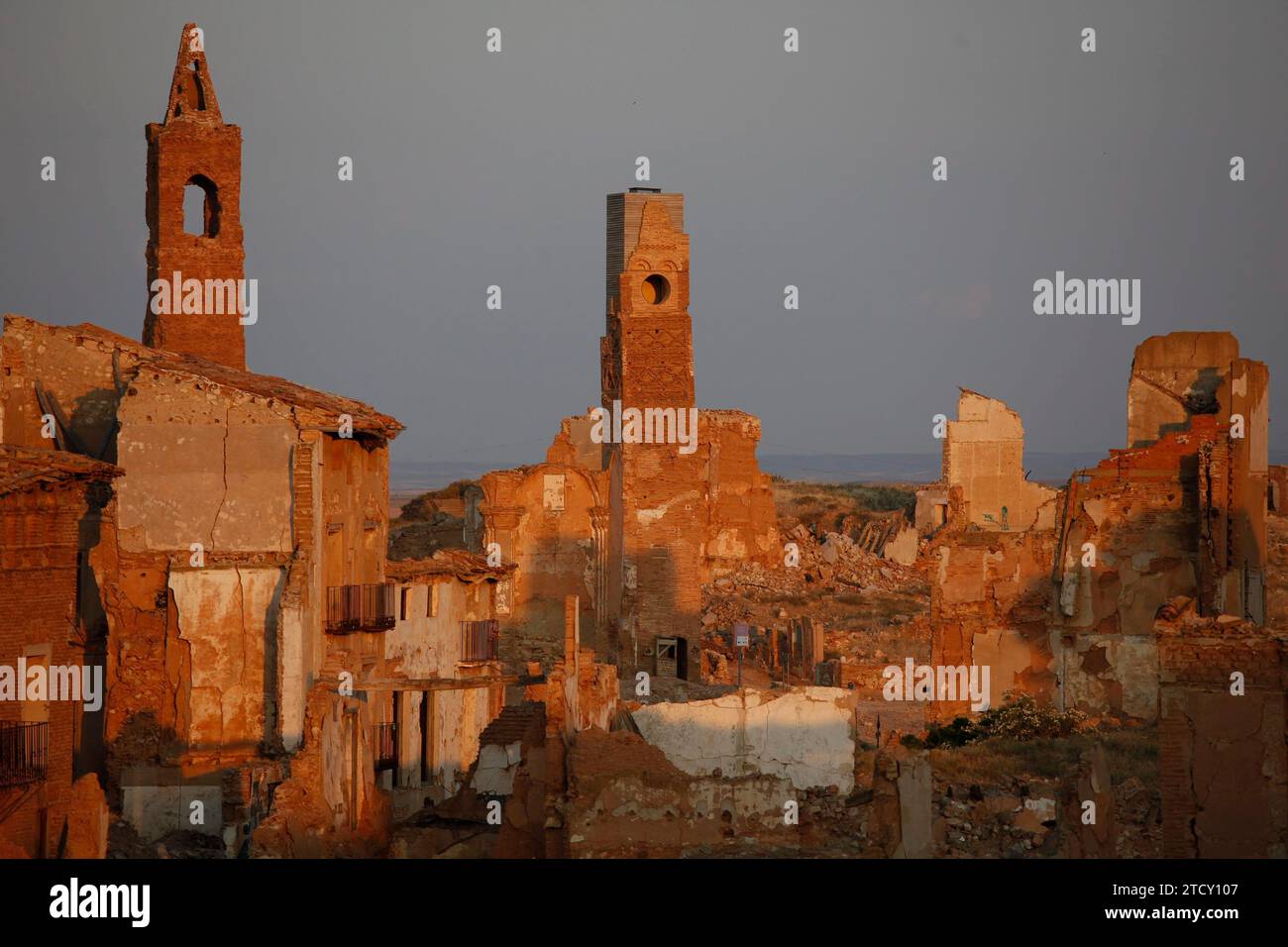 Belchite (Saragossa), 19.07.2010. Die so genannte Altstadt von Belchite ist völlig verödet und von der öffentlichen Verwaltung zu lange aufgegeben. Foto: Fabián Simón. Archdc. Quelle: Album / Archivo ABC / Fabián Simón Stockfoto