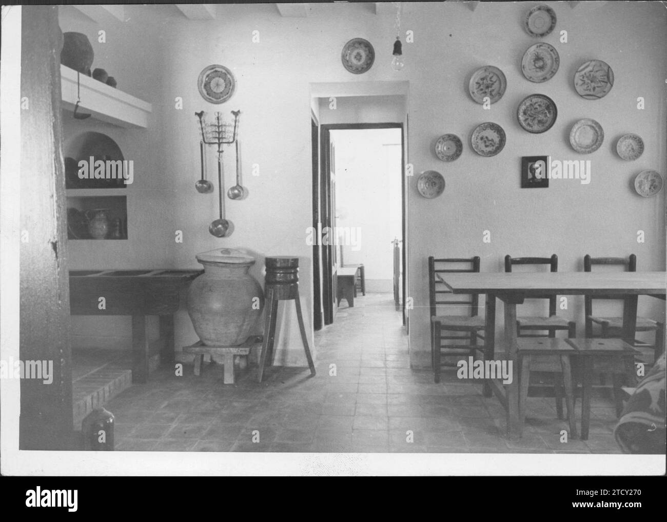01/01/1941. Innenraum eines der Häuser, die für Tagelöhner und Bauern bestimmt sind, in Brunete (Madrid). Quelle: Album/Archivo ABC Stockfoto