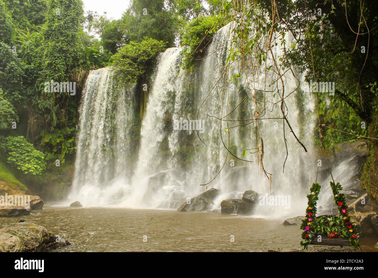 Schaukeln Sie am Kulen Mountain Wasserfall, es ist das holly Water. Kulen Mountain ist das malerischste und historisch bedeutendste Reiseziel in der Region. Stockfoto