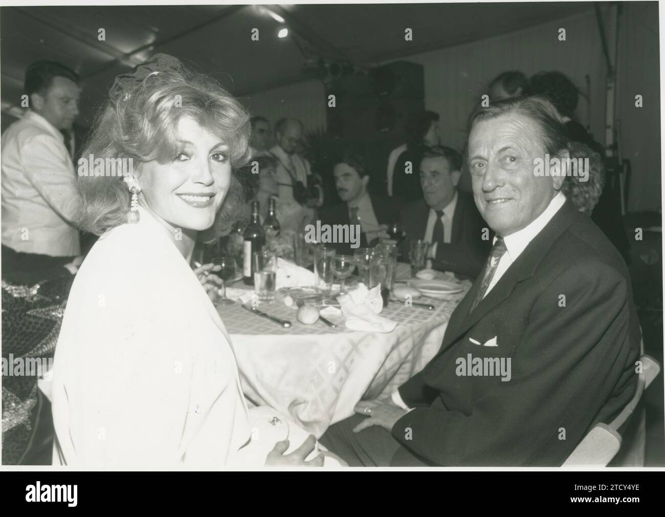 Madrid, 24.05.1990. V Centennial des Magazins Epoca. Auf dem Bild, die Barone Thyssen Carmen Cervera und Hans Heinrich, während eines Moments beim Abendessen. Quelle: Album / Archivo ABC / Miguel Berrocal, Juan José Fernández Stockfoto