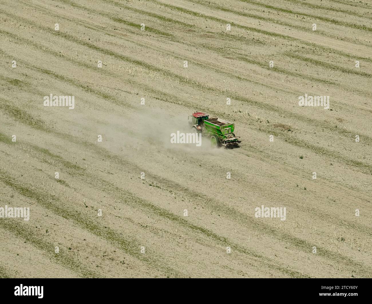 Dnger auf feld verteilen -Fotos und -Bildmaterial in hoher Auflsung   Alamy