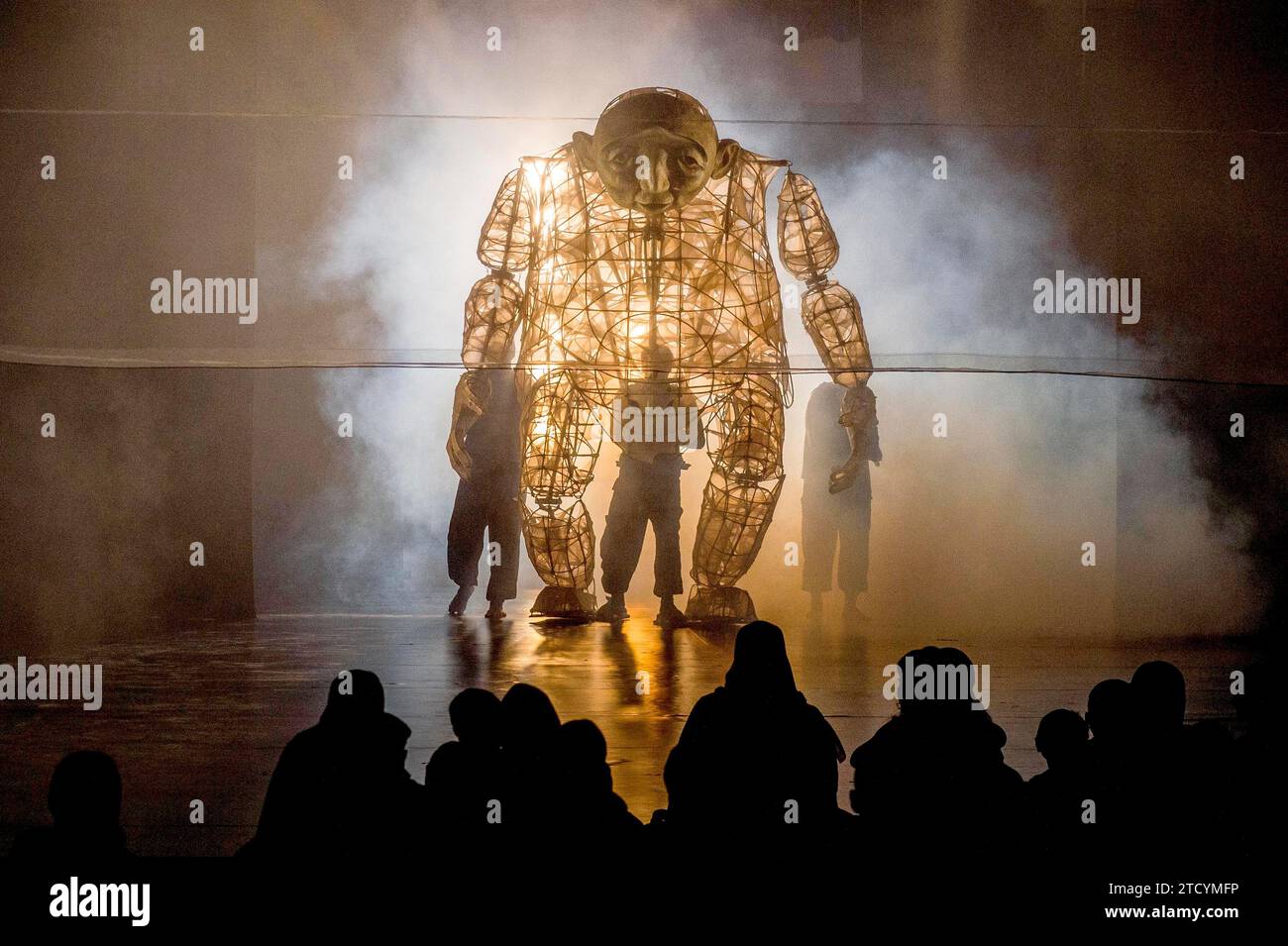 (231215) YOGYAKARTA, 15. Dezember 2023 (Xinhua) Mitglieder des