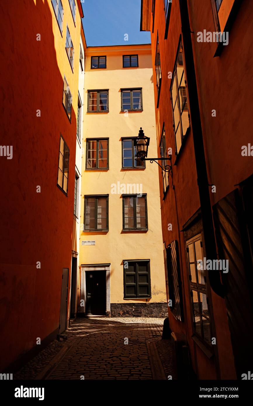 Kleine gemütliche Straße in der Altstadt von Stockholm Stockfoto