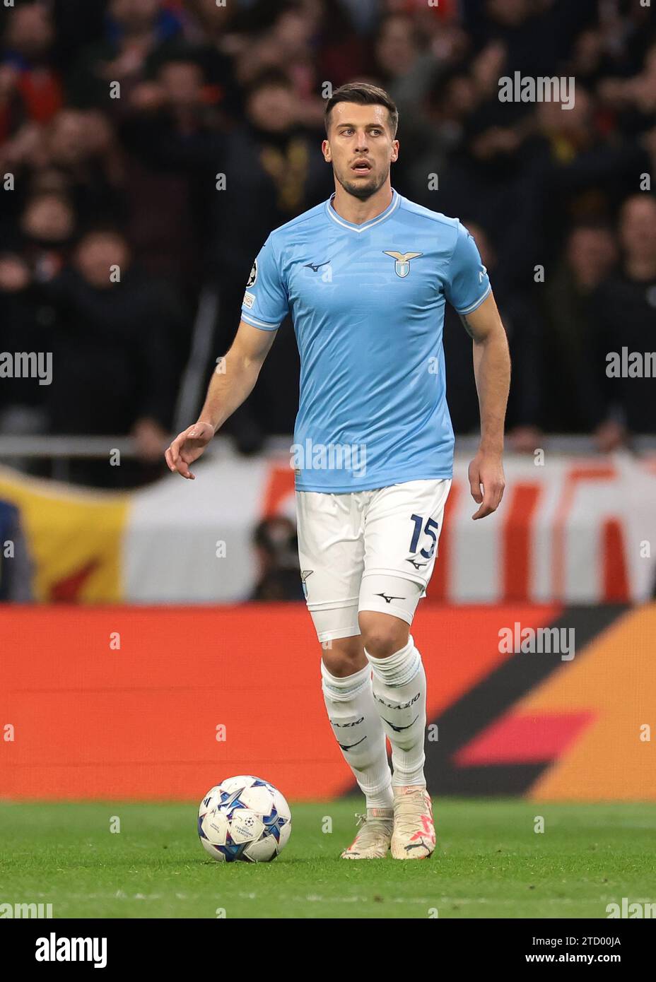 Madrid, Spanien, 13. Dezember 2023. Nicolo Casale von SS Lazio während des UEFA Champions League-Spiels im Civitas Metropolitan Stadium, Madrid. Der Bildnachweis sollte lauten: Jonathan Moscrop / Sportimage Stockfoto