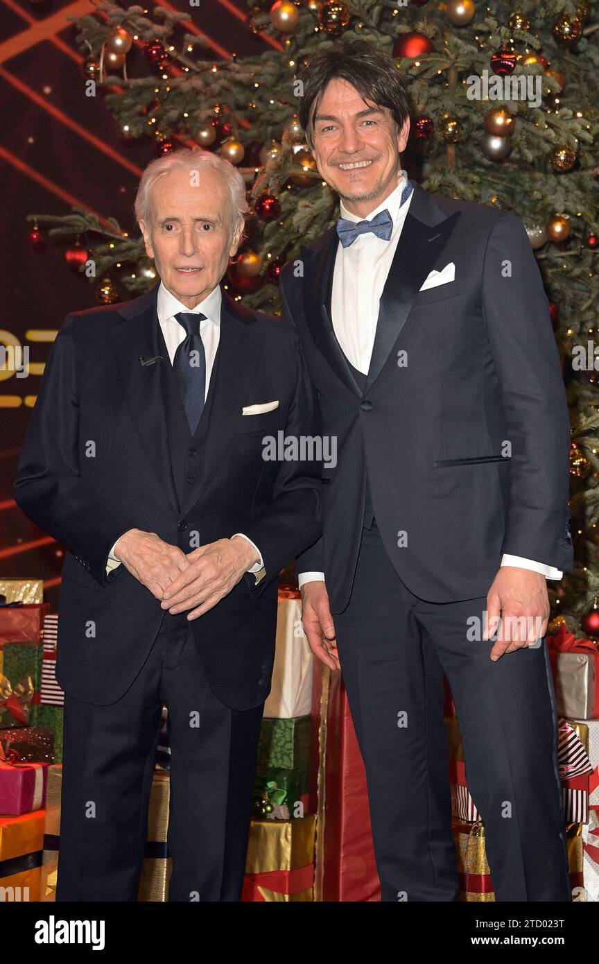 Jose Carreras und Matze Knop bei der 29. JosÃ Carreras Gala 2023 in der Medienstadt Leipzig. Leipzig, 14.12.2023 *** Jose Carreras und Matze Knop auf der 29 JosÃ Carreras Gala 2023 in der Medienstadt Leipzig, 14 12 2023 Foto:XF.xKernx/xFuturexImagex carreras Gala 3396 Stockfoto