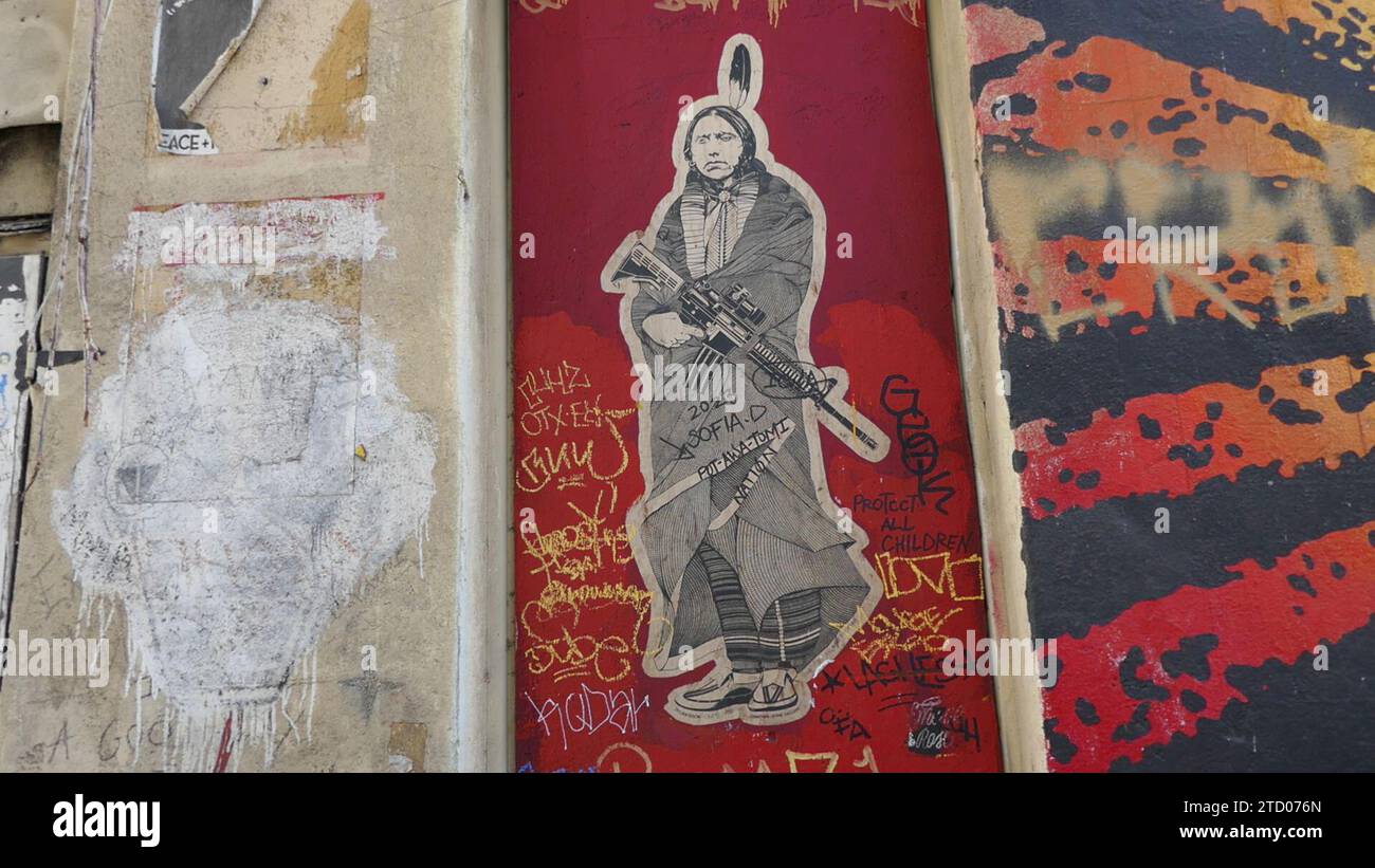 Los Angeles, Kalifornien, USA 13. Dezember 2023 Indian Alley Street Art Wandbilder in Downtown Los Angeles am 13. Dezember 2023 in Los Angeles, Kalifornien, USA. Foto: Barry King/Alamy Stock Photo Stockfoto