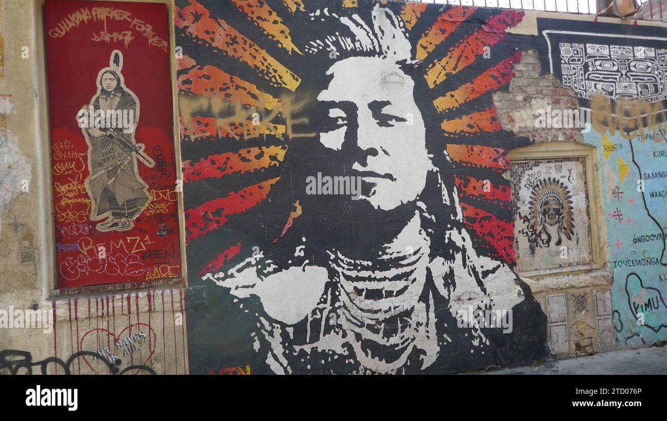 Los Angeles, Kalifornien, USA 13. Dezember 2023 Indian Alley Street Art Wandbilder in Downtown Los Angeles am 13. Dezember 2023 in Los Angeles, Kalifornien, USA. Foto: Barry King/Alamy Stock Photo Stockfoto