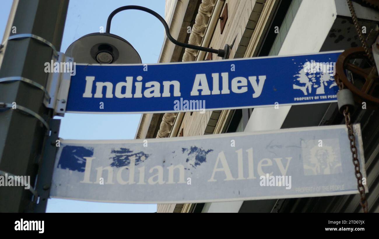 Los Angeles, Kalifornien, USA 13. Dezember 2023 Indian Alley Street Art Wandbilder in Downtown Los Angeles am 13. Dezember 2023 in Los Angeles, Kalifornien, USA. Foto: Barry King/Alamy Stock Photo Stockfoto