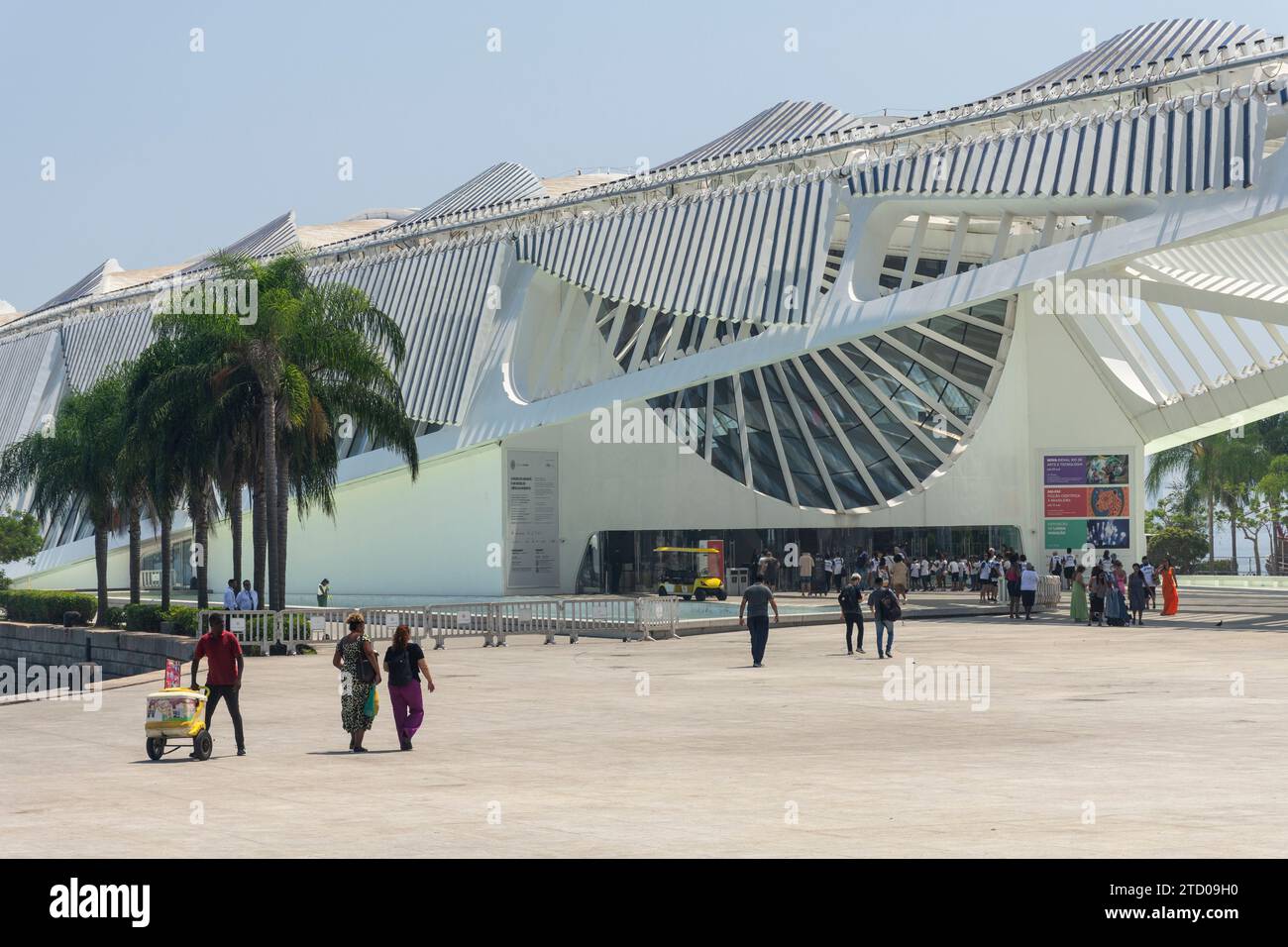 Blick auf das wunderschöne Gebäude mit moderner Architektur des Museum of Tomorrow Stockfoto