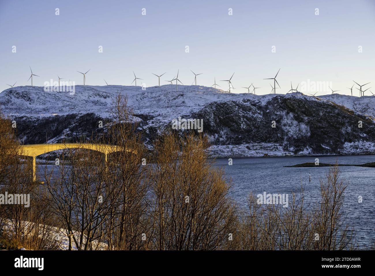 windpark Kvitfjell auf der Insel Kvaloya, Norwegen, Troms, Straumsfjord Stockfoto