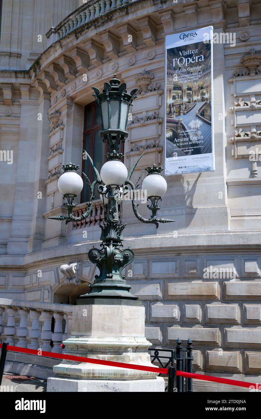 Opera Garnier, bekannt als Palais Garnier, Symbol von Paris, an einem schönen Sommertag mit blauem Himmel, in Paris, Frankreich Stockfoto