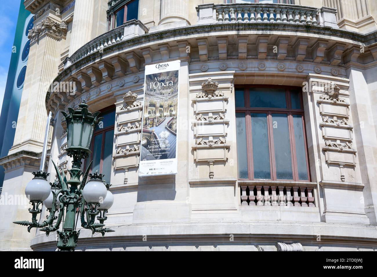 Opera Garnier, bekannt als Palais Garnier, Symbol von Paris, an einem schönen Sommertag mit blauem Himmel, in Paris, Frankreich Stockfoto