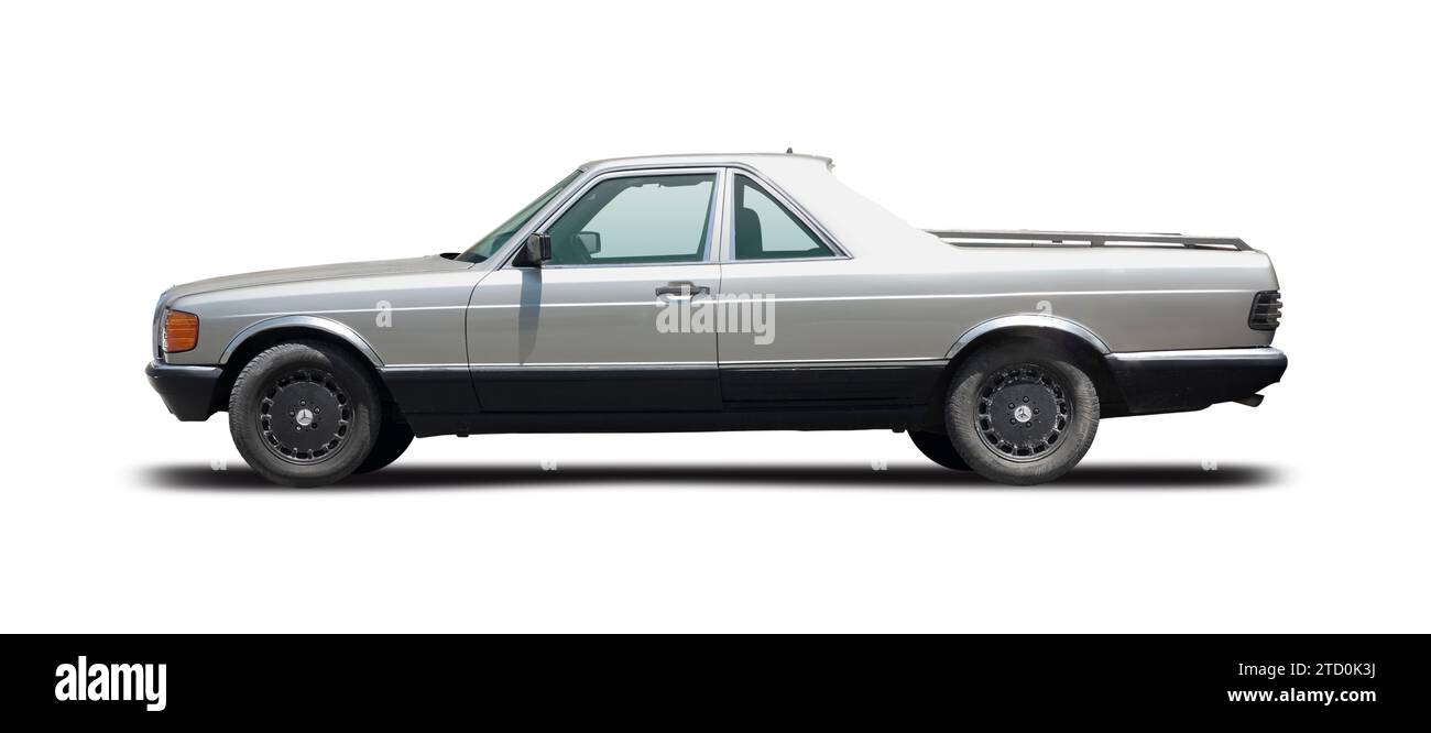 Mercedes-Benz Oldtimer auf Pick Car, Seitenansicht isoliert auf weißem Hintergrund Stockfoto